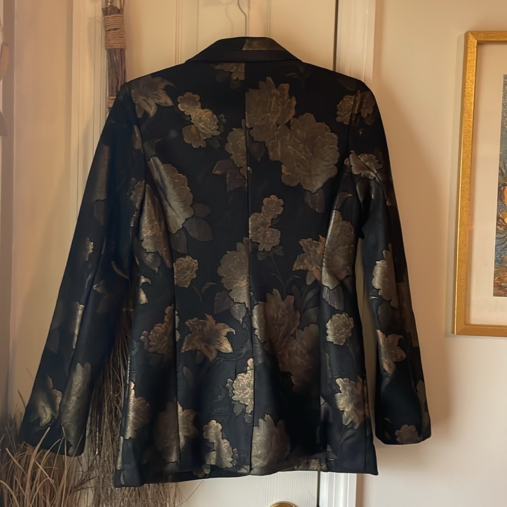 Beautiful suit jacket - Picture 6 of 8